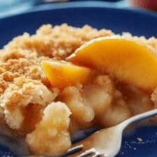 Classic Southern Peach Cobbler: A Fresh and Delicious Homemade Recipe